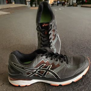 ASICS running shoes 12 M